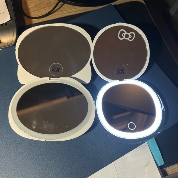 Hello Kitty Compact Mirror Set - Picture 2 of 2